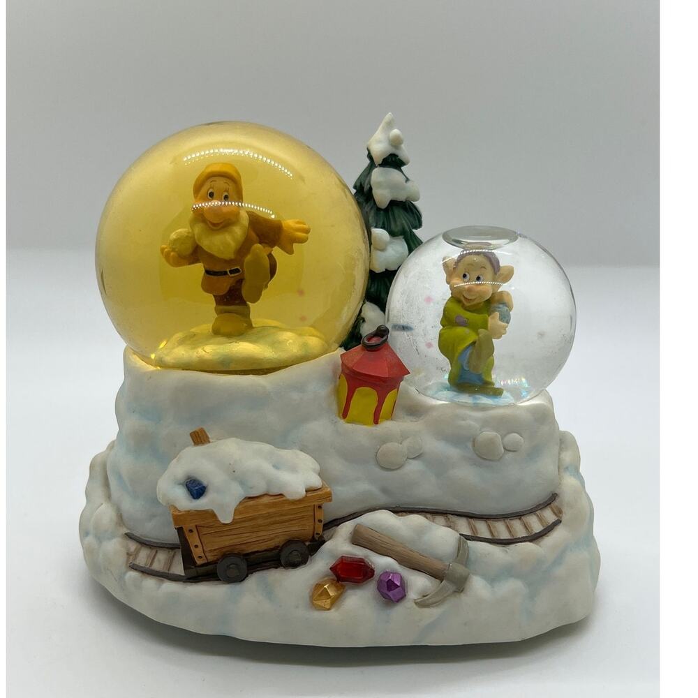 Disney Enesco Greensleeves‎ Snow Double Globe Music Box Dwarf Scene VTG Yellow